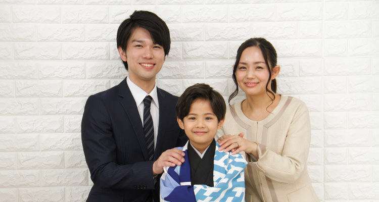 お父さんやお母さんの服装はどうする?選び方を確認しよう