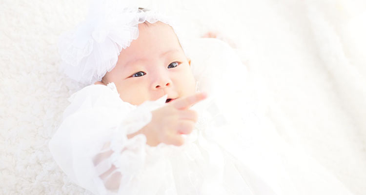 【お宮参りのベビードレス】男の子もOK?選び方やブランドも疑問を解決