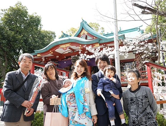 お宮参りの服装完全ガイド：赤ちゃんと両親、祖父母の装い